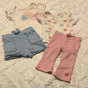 Rabbit Bear Organic, Floral Baby Set w/ Shorts & Pants. 6-9 months Twins!